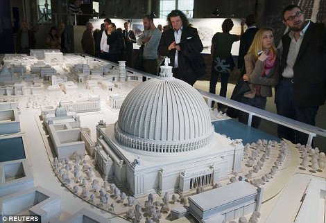 Η γιγαντιαία ναζιστική πόλη που σχεδίαζε ο Χίτλερ και θα έχτιζαν Εβραίοι σκλάβοι εργάτες -Τα οικοδομήματα μεγαθήρια που ονειρευόταν [εικόνες] | iefimerida.gr 1