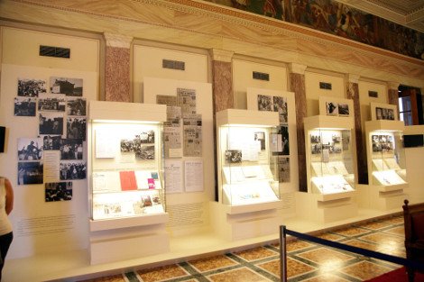 Εκθεση για τα 40 χρόνια από την αποκατάσταση της Δημοκρατίας στη Βουλή | iefimerida.gr 0