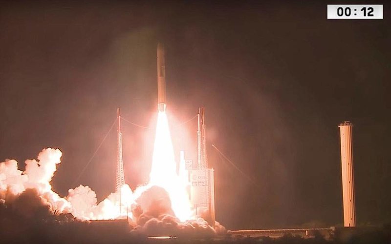 Ο ευρωπαϊκός πύραυλος Ariane 5 πραγματοποίησε την 100η εκτόξευσή του το βράδυ της Τρίτης