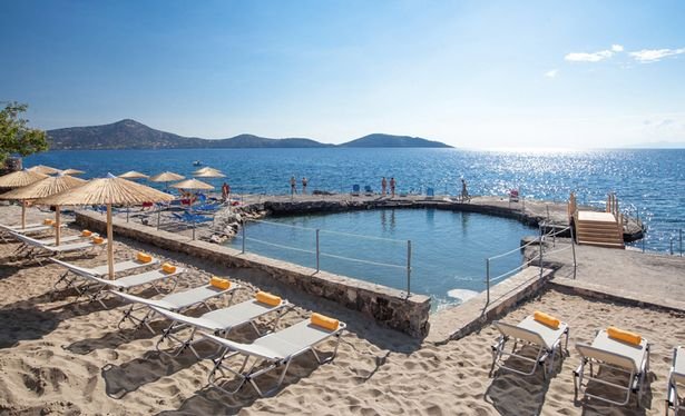 Mirror: Ενα πρώην ψαροχώρι στην Ελλάδα, το καλά κρυμμένο μυστικό της Ευρώπης [εικόνες] | iefimerida.gr 1