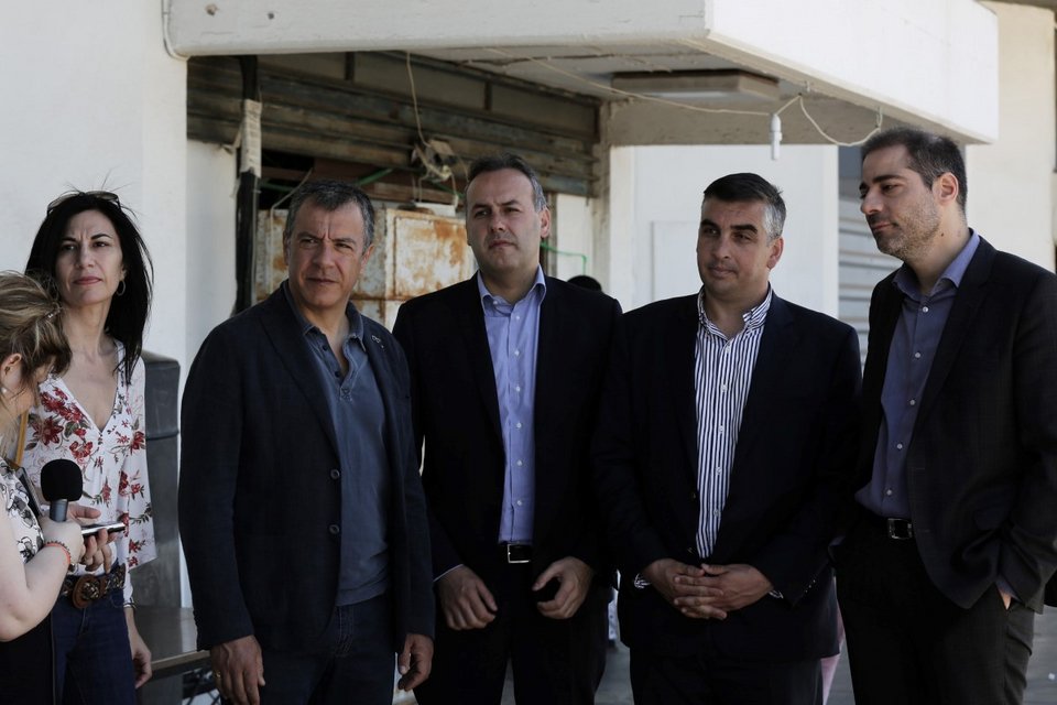 Ο Σταύρος Θεοδωράκης στο Ελληνικό, με 3 δημάρχους: Η περιοχή εδώ έχει μεταμορφωθεί σε γκέτο [εικόνες] | iefimerida.gr 1