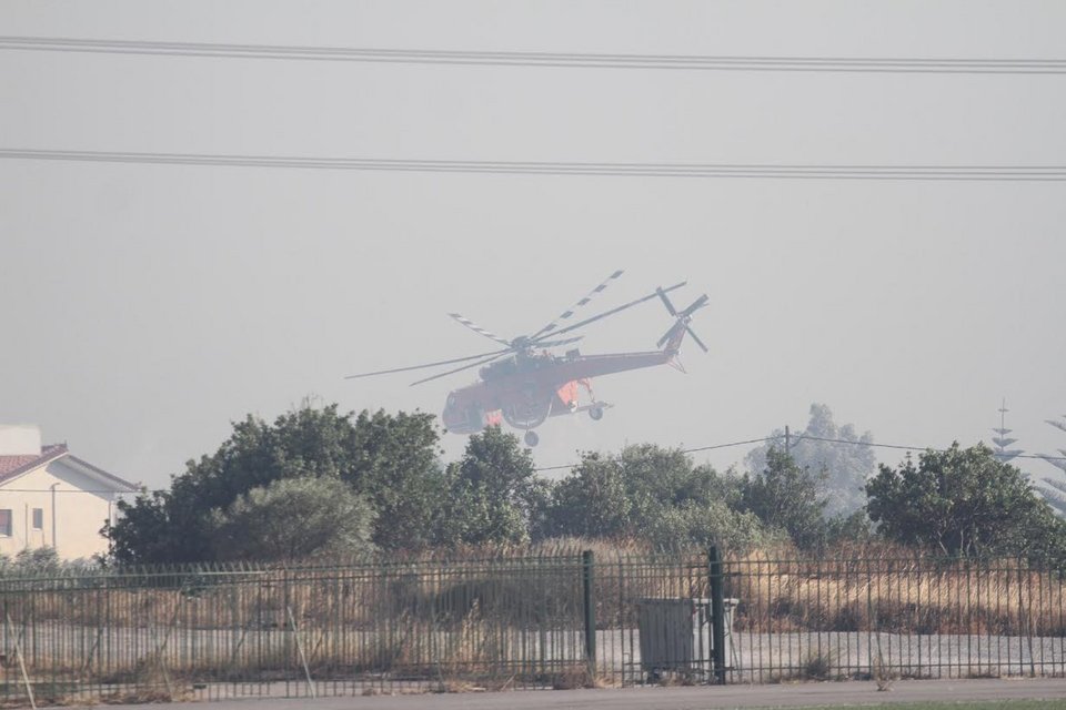 Πτήση τρόμου στη Λακωνία: Πυροσβεστικό ελικόπτερο έπεσε σε ανεμοστρόβιλο -Ο ελιγμός του πιλότου που τον έσωσε [βίντεο] | iefimerida.gr 0