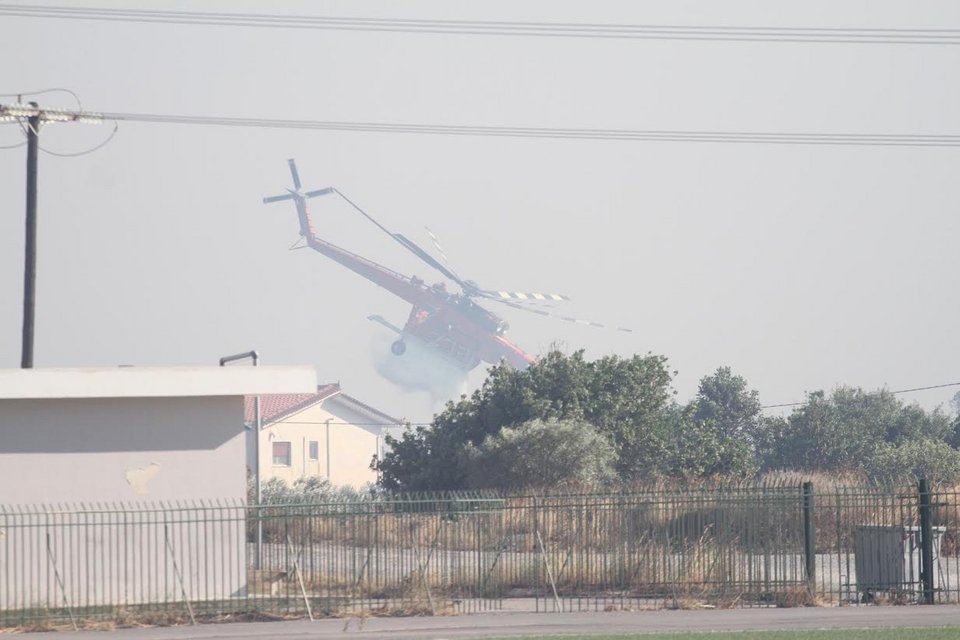 Πτήση τρόμου στη Λακωνία: Πυροσβεστικό ελικόπτερο έπεσε σε ανεμοστρόβιλο -Ο ελιγμός του πιλότου που τον έσωσε [βίντεο] | iefimerida.gr 1