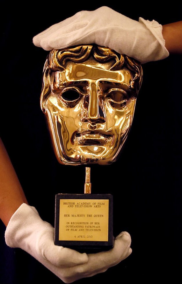 Οστά δεινοσαύρου, μέχρι και χρυσές καμήλες -Τα απίστευτα δώρα που έχει πάρει η βασίλισσα Ελισάβετ [εικόνες] | iefimerida.gr 5