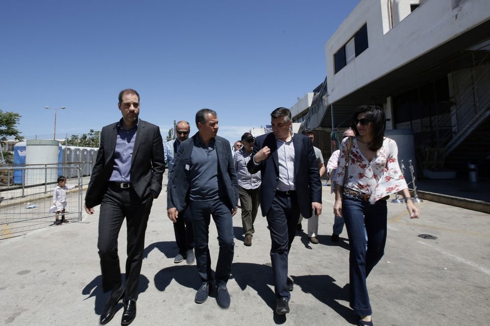 Ο Σταύρος Θεοδωράκης στο Ελληνικό, με 3 δημάρχους: Η περιοχή εδώ έχει μεταμορφωθεί σε γκέτο [εικόνες] | iefimerida.gr 3