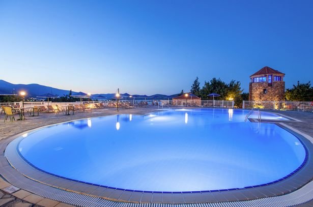 Mirror: Ενα πρώην ψαροχώρι στην Ελλάδα, το καλά κρυμμένο μυστικό της Ευρώπης [εικόνες] | iefimerida.gr 0