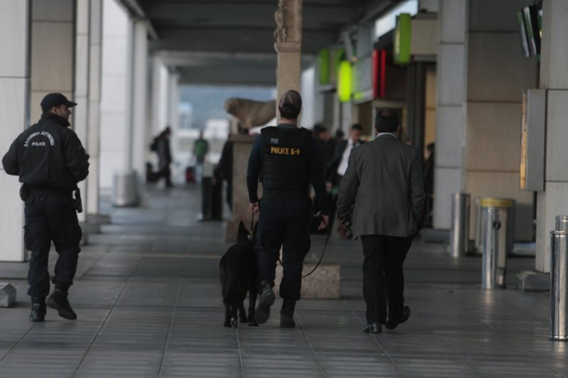 Συναγερμός στο «Ελ. Βενιζέλος» -Αυξημένα μέτρα ασφαλείας μετά το μακελειό στις Βρυξέλλες [εικόνες] | iefimerida.gr 1