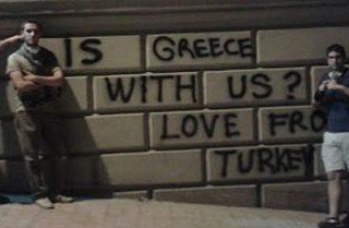 Οι Τούρκοι κάνουν επανάσταση με χιλιάδες γκράφιτι στους τοίχους [εικόνες] | iefimerida.gr 0