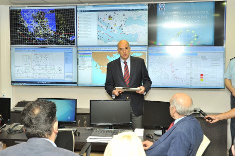 Ο Δένδιας παρουσίασε την ψηφιακή ΕΛ.ΑΣ: Tablets και σύγχρονα συστήματα στη διάθεση αστυνομικών [εικόνες&βίντεο] | iefimerida.gr 0