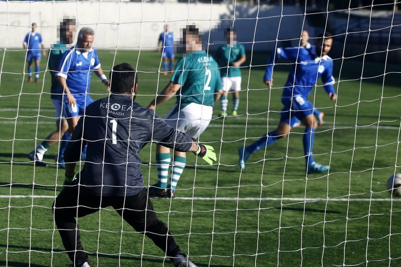 Ενας διαφορετικός ποδοσφαιρικός αγώνας: EΛ.ΑΣ. και ΚΕΘΕΑ έπαιξαν μπάλα [εικόνες] | iefimerida.gr 3