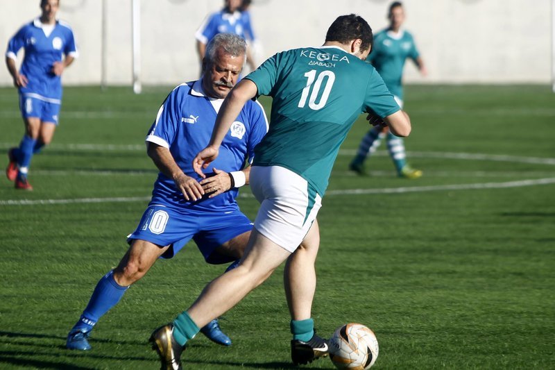 Ενας διαφορετικός ποδοσφαιρικός αγώνας: EΛ.ΑΣ. και ΚΕΘΕΑ έπαιξαν μπάλα [εικόνες] | iefimerida.gr 4