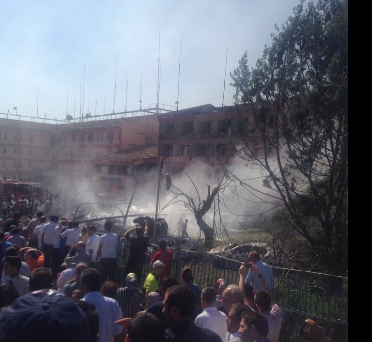 Τουρκία: Νέα έκρηξη σε αστυνομικό τμήμα -6 νεκροί, 146 τραυματίες [εικόνες & βίντεο] | iefimerida.gr 1