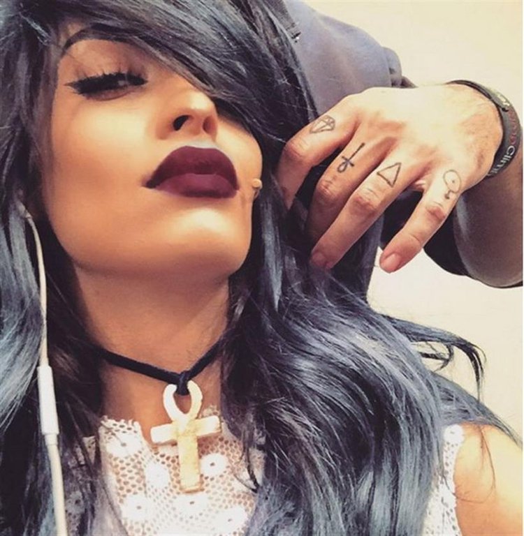 Η απίστευτη αλλαγή που έκανε η Φουρέιρα -Eβαψε τα μαλλιά της γκριζομπλέ [εικόνα] | iefimerida.gr 0