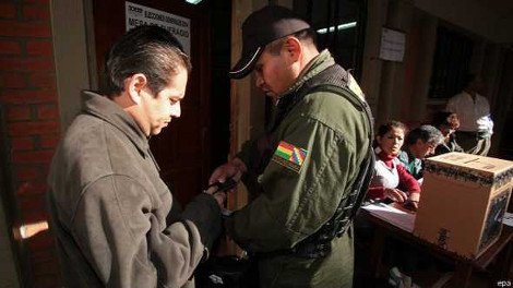 Επανεκλογή-περίπατος για τον Μοράλες στη Βολιβία: Ποιος είναι ο σοσιαλιστής Ινδιάνος που σαγηνεύει τον λαό [βίντεο & εικόνες] | iefimerida.gr 7