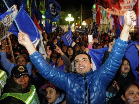 Επανεκλογή-περίπατος για τον Μοράλες στη Βολιβία: Ποιος είναι ο σοσιαλιστής Ινδιάνος που σαγηνεύει τον λαό [βίντεο & εικόνες] | iefimerida.gr 3