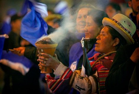 Επανεκλογή-περίπατος για τον Μοράλες στη Βολιβία: Ποιος είναι ο σοσιαλιστής Ινδιάνος που σαγηνεύει τον λαό [βίντεο & εικόνες] | iefimerida.gr 2