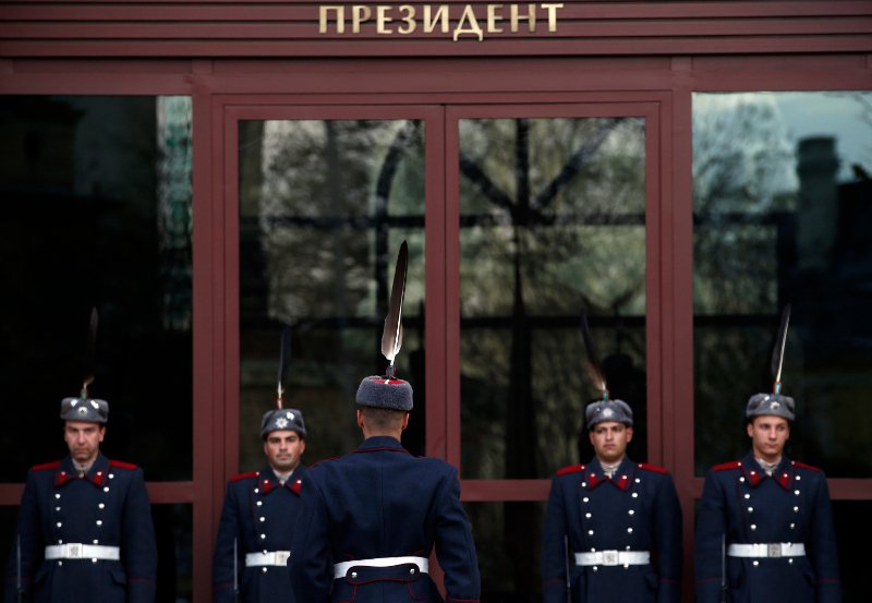 Στις κάλπες οι Βούλγαροι για πρόεδρο- Φαβορί ο πρώην αρχηγός της Πολεμικής Αεροπορίας | iefimerida.gr 2