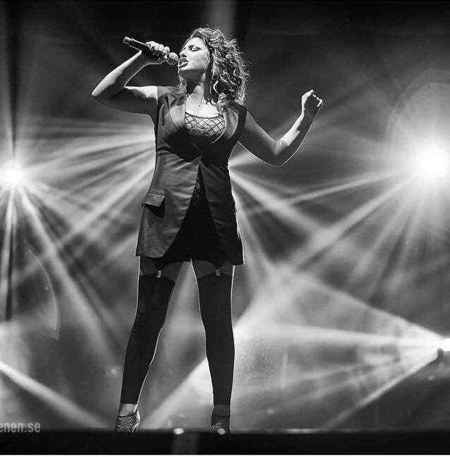 Η ριζική αλλαγή στην εμφάνιση της Ελενας Παπαρίζου – Τι λέει για τα περιττά κιλά της [εικόνες] | iefimerida.gr 1