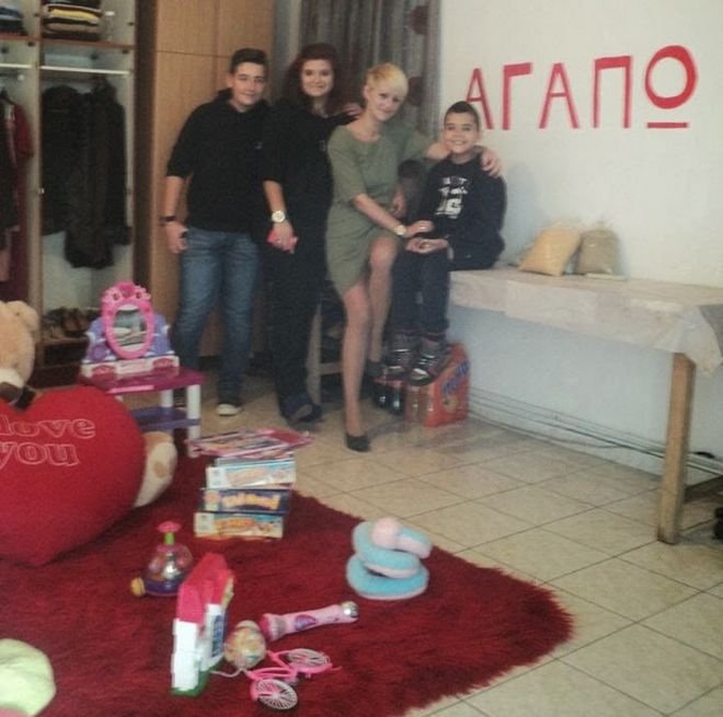 Αυτή είναι η δυναμική ξανθιά που στηρίζει 80 άπορες οικογένειες [εικόνες] | iefimerida.gr 1