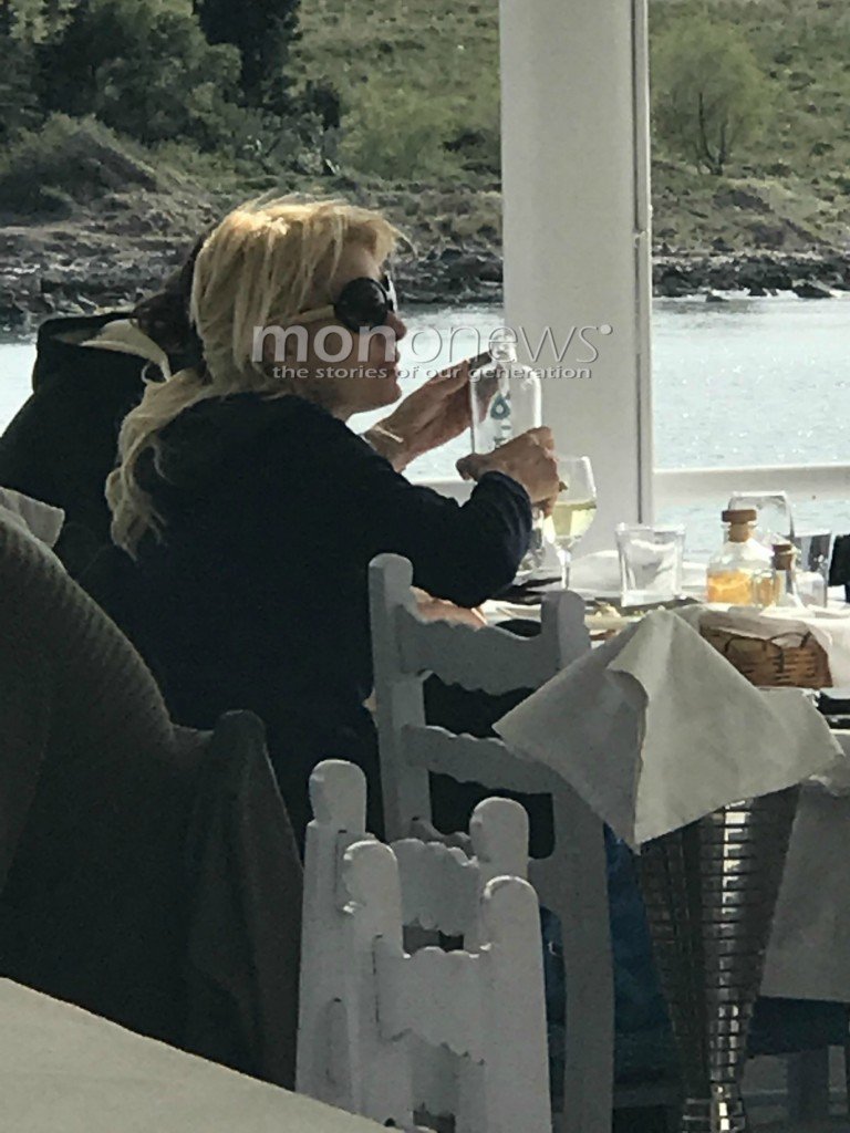 Η απόδραση της Ελένης Μενεγάκη με τον Ματέο στην Αίγινα -Με το πολυτελές φουσκωτό τους [εικόνες] | iefimerida.gr 2