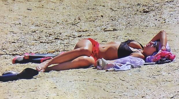 Η Ελένη Μενεγάκη έκανε την πρώτη εμφάνιση στην παραλία -Με το μαγιό της στα Αχλα [εικόνες] | iefimerida.gr 1