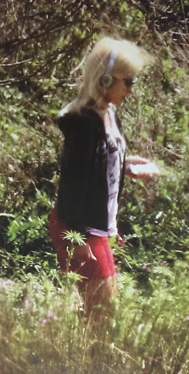 Η Ελένη Μενεγάκη έκανε την πρώτη εμφάνιση στην παραλία -Με το μαγιό της στα Αχλα [εικόνες] | iefimerida.gr 4