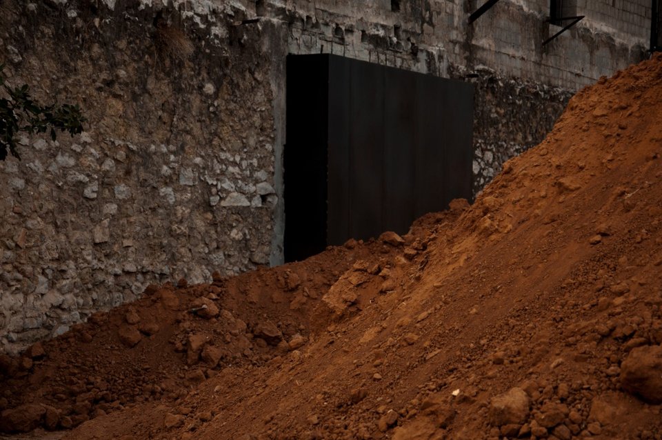 Παλιό Ελαιουργείο Ελευσίνας: Εγκατάσταση σχεδιασμένη να βιώνεται στο φως της νύχτας[εικόνες] | iefimerida.gr 1