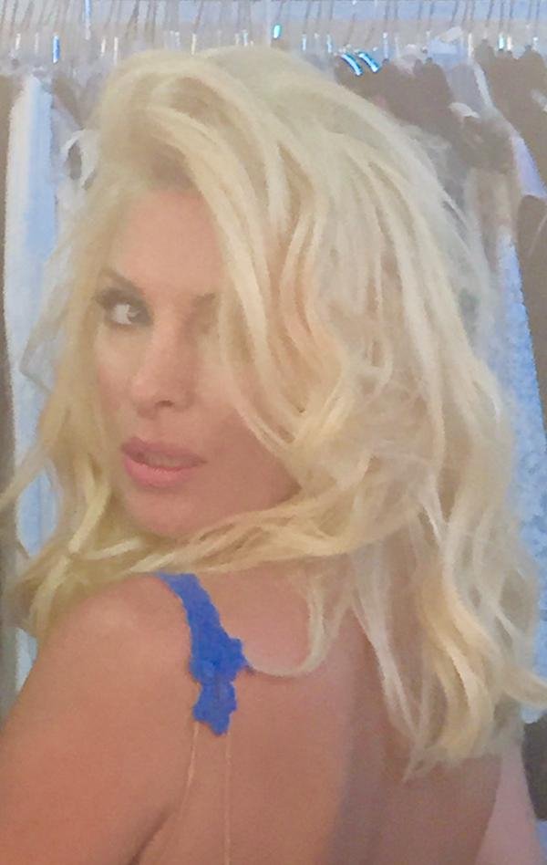 Η πιο σέξι Μενεγάκη των τελευταίων χρόνων -Τρέλανε το Twitter [εικόνα] | iefimerida.gr 0