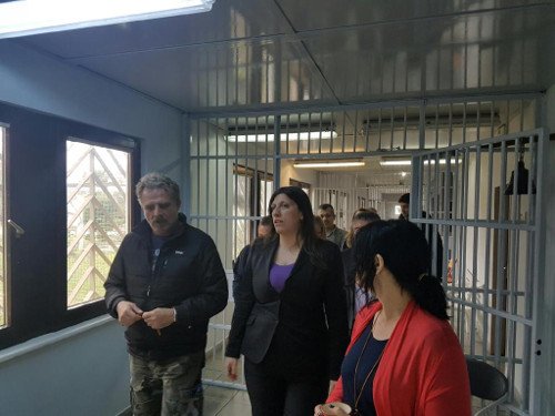 Στις γυναικείες φυλακές η Κωνσταντοπούλου -Με τον Πασχάλη Τσαρούχα [εικόνες] | iefimerida.gr 0