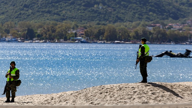 Μισοβυθισμένο στη θάλασσα το Απάτσι της Αεροπορίας Στρατού που έπεσε στη Β.Ελλάδα [εικόνες & βίντεο] | iefimerida.gr 9