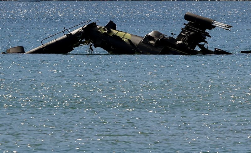 Μισοβυθισμένο στη θάλασσα το Απάτσι της Αεροπορίας Στρατού που έπεσε στη Β.Ελλάδα [εικόνες & βίντεο] | iefimerida.gr 7