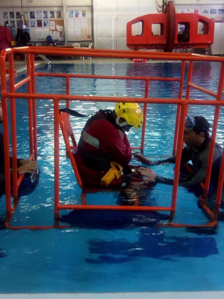 Eτσι εγκαταλείπουν τα βυθιζόμενα ελικόπτερα τα στελέχη των Ενόπλων Δυνάμεων [εικόνες] | iefimerida.gr 0