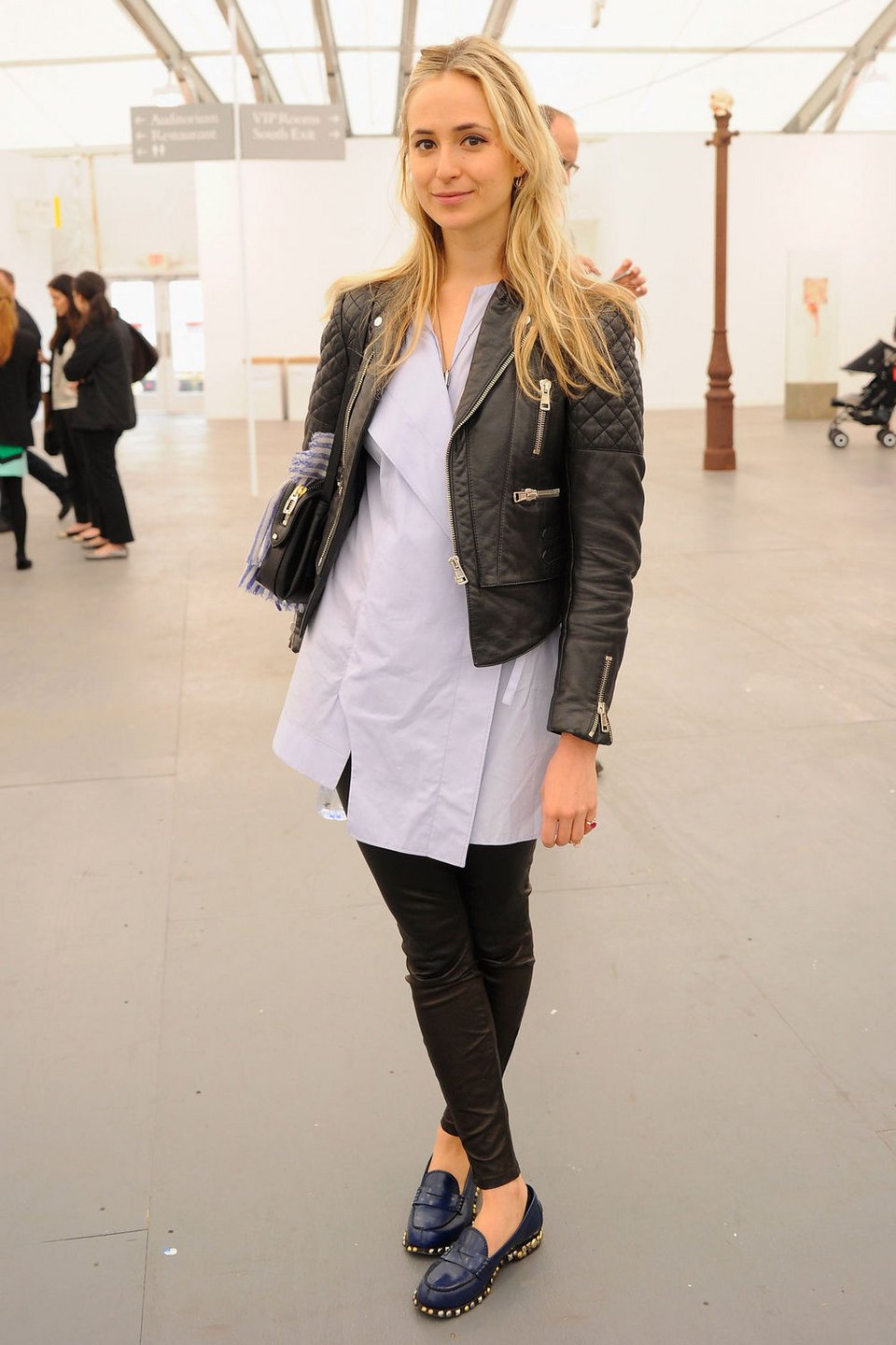 Την έκραξε η υφήλιος -Το άστοχο σχόλιο συντάκτριας της Vogue για άστεγη που διάβαζε το περιοδικό [εικόνες] | iefimerida.gr 4