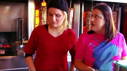 Στα σκουπίδια ψάχνει για φαγητό γνωστή Ελληνίδα κωμικός [εικόνες+βίντεο]  | iefimerida.gr 2