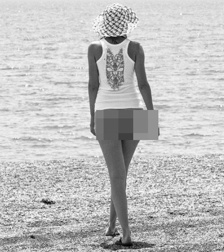 Είναι μόδα: Τουρίστες έρχονται στην Ελλάδα, κατεβάζουν τα παντελόνια τους μέρα μεσημέρι και φωτογραφίζουν τα οπίσθιά τους [εικόνες] | iefimerida.gr 5