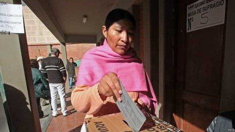 Επανεκλογή-περίπατος για τον Μοράλες στη Βολιβία: Ποιος είναι ο σοσιαλιστής Ινδιάνος που σαγηνεύει τον λαό [βίντεο & εικόνες] | iefimerida.gr 8