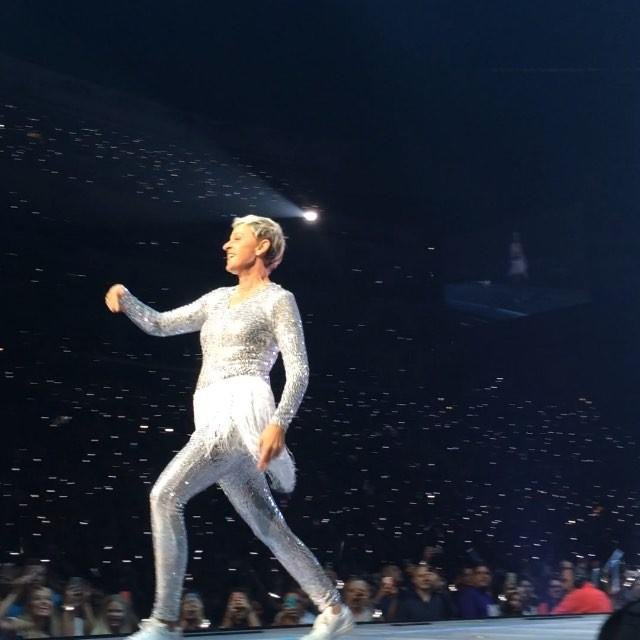 Δείτε πώς η Ellen DeGeneres επισκιάζει την Τέηλορ Σουίφτ [βίντεο] | iefimerida.gr 1