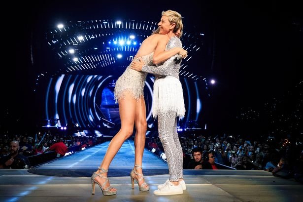 Δείτε πώς η Ellen DeGeneres επισκιάζει την Τέηλορ Σουίφτ [βίντεο] | iefimerida.gr 2