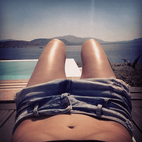 Η selfie με τα ατελείωτα πόδια της Κοκκίνου που τρέλανε το Ιντερνετ [εικόνα] | iefimerida.gr 1