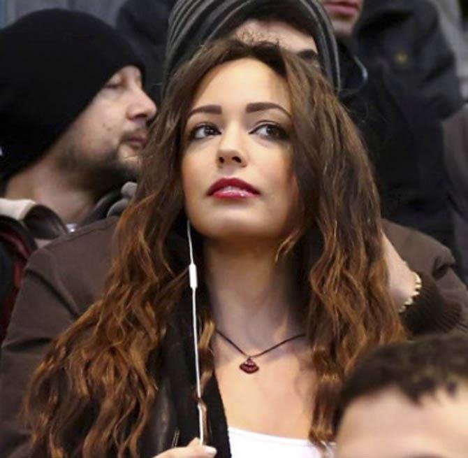 Οικοδόμος γράφει στη σέξι ΟΝΝΕΔίτισσα για το Πολυτεχνείο: Είσαι ανιστόρητη, αγράμματη και επιπόλαια [εικόνες] | iefimerida.gr 0