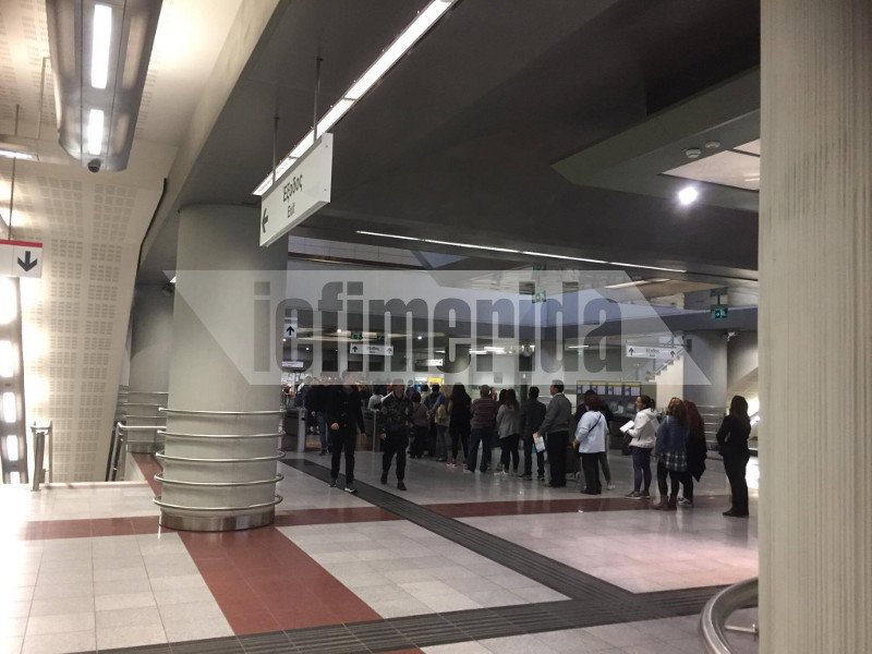 Χάος για ένα ηλεκτρονικό εισιτήριο -Ατελείωτες ουρές χιλιάδων ατόμων [εικόνες] | iefimerida.gr 6