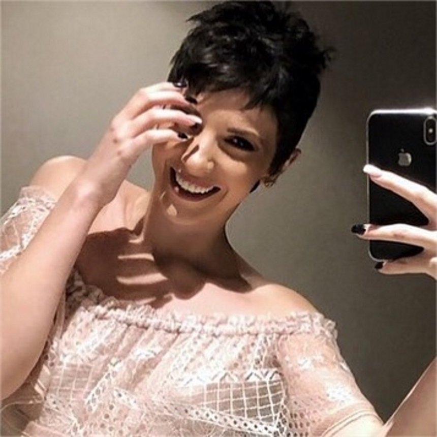 GNTM: Η Ελντα Λάσκα έκανε τη θεαματικότερη αλλαγή -Μαλλί μαύρο καρφάκι [εικόνες] | iefimerida.gr 2