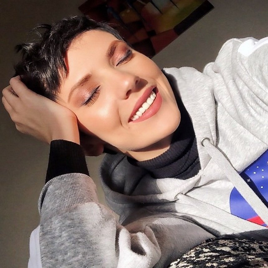 GNTM: Η Ελντα Λάσκα έκανε τη θεαματικότερη αλλαγή -Μαλλί μαύρο καρφάκι [εικόνες] | iefimerida.gr 3