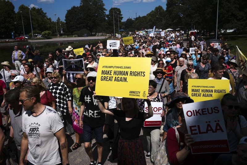 Ελσίνκι: Διαδήλωση μία ημέρα πριν από τη σύνοδο κορυφής Πούτιν-Τραμπ [εικόνες] | iefimerida.gr 4