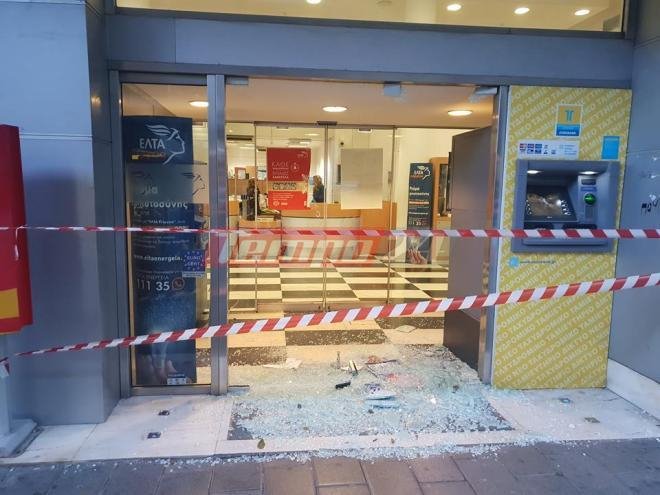 Εκτεταμένες φθορές προκάλεσαν άγνωστοι στο κεντρικό κατάστημα των ΕΛΤΑ στην Πάτρα