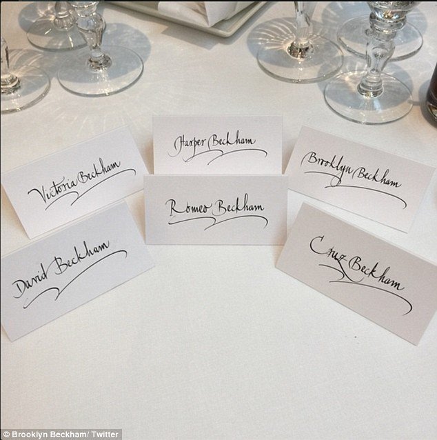 Ο Ελτον Τζον παντρεύτηκε και με θρησκευτικό γάμο: Ο επί 21 χρόνια σύντροφός του και τα παραλειπόμενα της τελετής [εικόνες] | iefimerida.gr 7