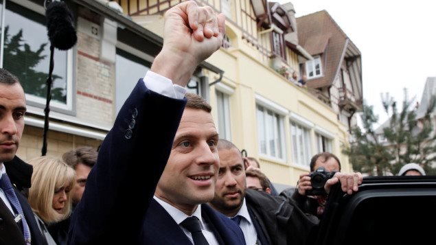 Πώς η Μπριζίτ Μακρόν συμμετείχε στον θρίαμβο του συζύγου της [εικόνες] | iefimerida.gr 5