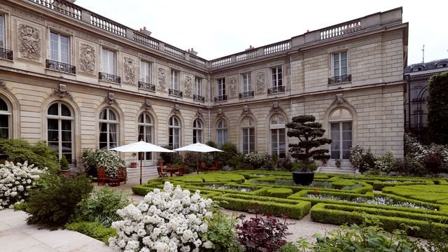 Χλιδή στο προεδρικό μέγαρο για τους Μακρόν -Κάνουν ανακαίνιση 100 εκατ. ευρώ [εικόνες] | iefimerida.gr 4