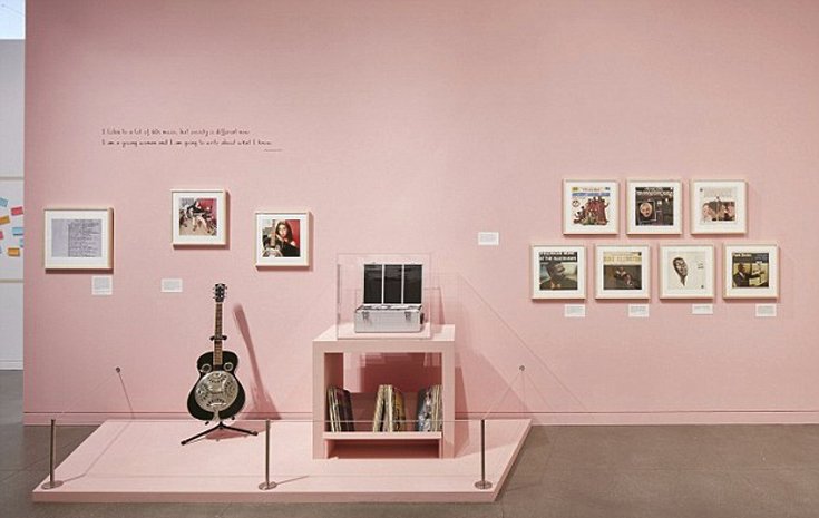 Μια άλλη Ειμι Γουάϊνχάουζ – Προσωπικά αντικείμενα και άγνωστες πτυχές της ζωής της σε μια έκθεση [εικόνες]  | iefimerida.gr 3