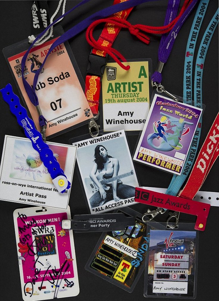 Μια άλλη Ειμι Γουάϊνχάουζ – Προσωπικά αντικείμενα και άγνωστες πτυχές της ζωής της σε μια έκθεση [εικόνες]  | iefimerida.gr 5